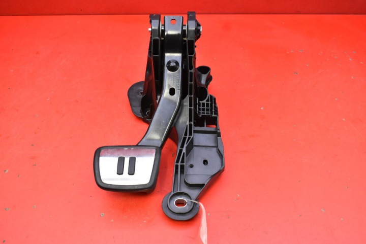 PEDAL pedals clutch brake 10B723058A VW ID.3 62 Ah 204 KM 19-21