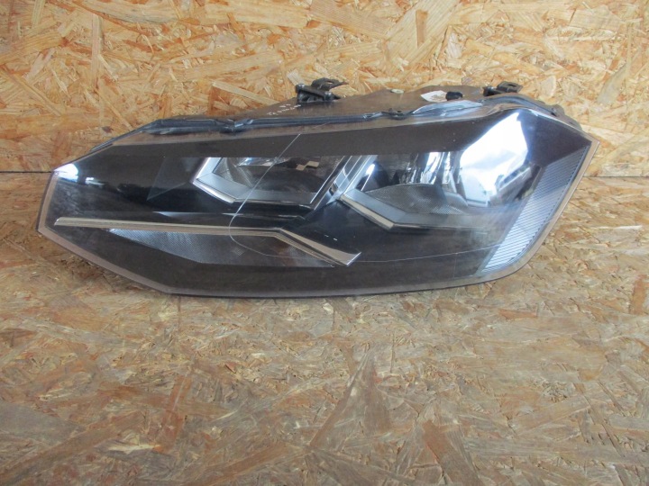 light front left VW POLO VI 2G1