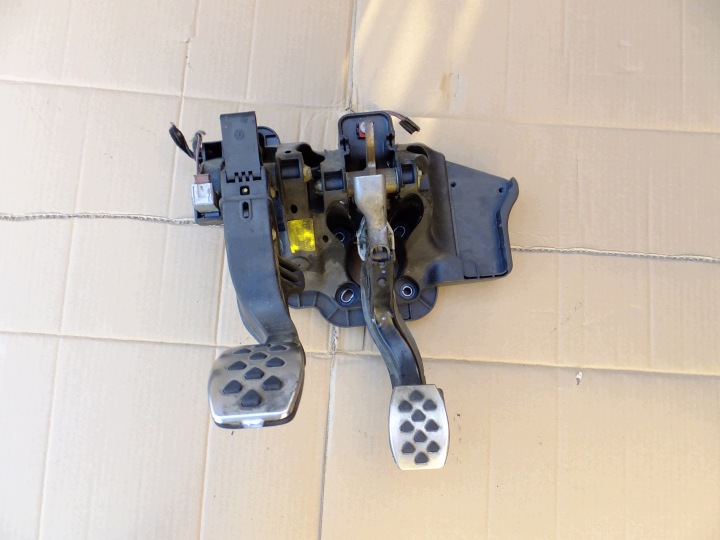 kuplungpedál fék opel corsa d 13285460