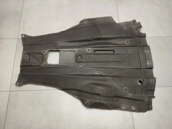 Mercedes-Benz CLS C218 W218 Blende Abdeckung unter Getriebe