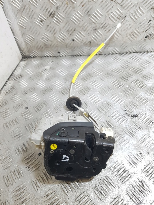 lock door CENTRALNY left rear part rear AUDI A4 B7 8 PIN 8E0839015AA