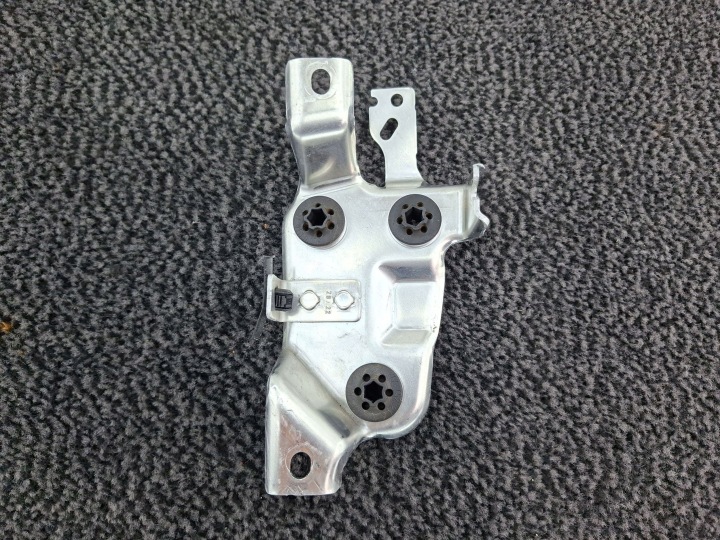 ABS Porsche Macan (95B) pump mounting 95B614125 7