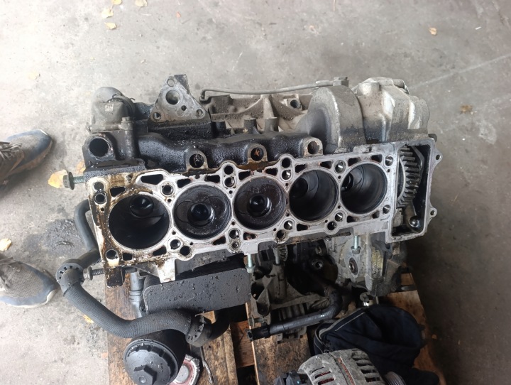 Dol of the engine blok crank pistons gear VW T5 2.5 TDI AXD AXE