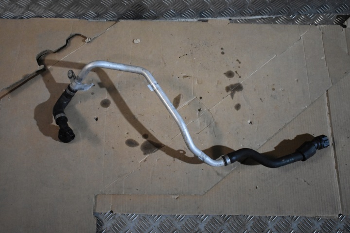 IDEALNY SCHLAUCH DES WASSERS BMW F80 F82 F83 1
