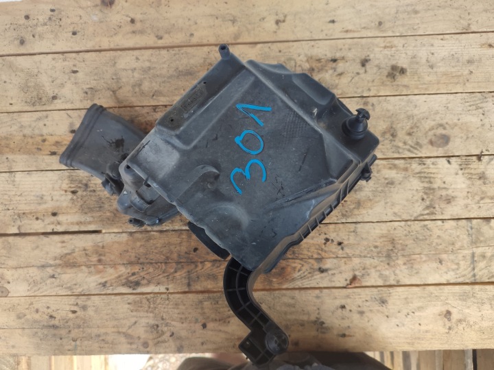 cover of a filter, air FORD C-MAX 1.6 7M51-9E635-BC