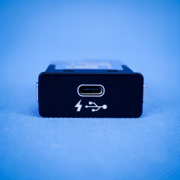 Przylacze port ladowania USB BMW 3 G20 G21 4 G22 G26 84108711939 8711939