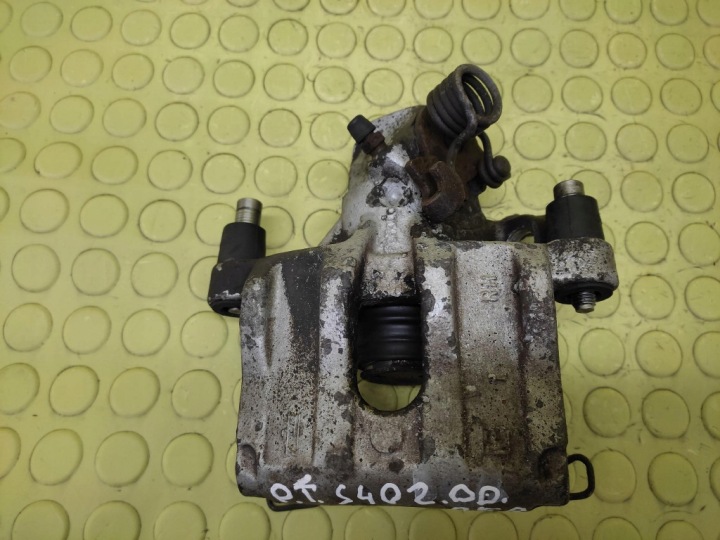 VOLVO S40 II 2.0 D PINZA FRENO Destra posteriore