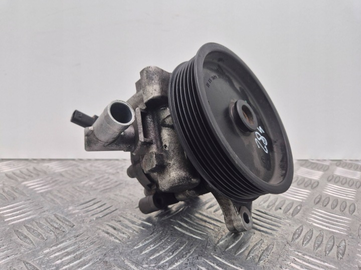 Mercedes C200 CGI W204 Pompe direction assistée A0064667501