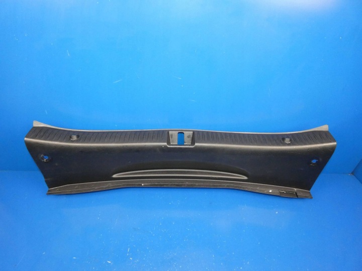 MERCEDES C KLASA W205 sedan cover supports of the rear rear part moulding boot