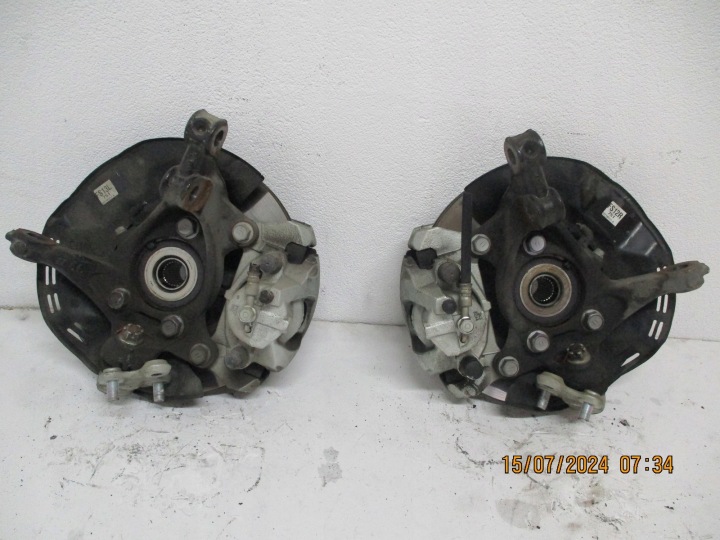 mozzo fusello anteriore Toyota Yaris IV sinistra