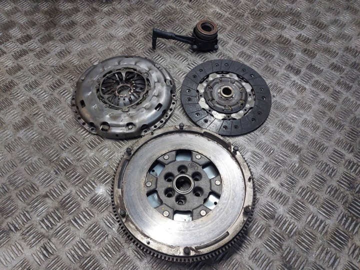 Reifen Rad Schwungrad + Bremsscheibe + Kupplungssatz Kupplungsscheibe + LOZYSKO AUDI A3 8P 2.0 TDI QUATTRO