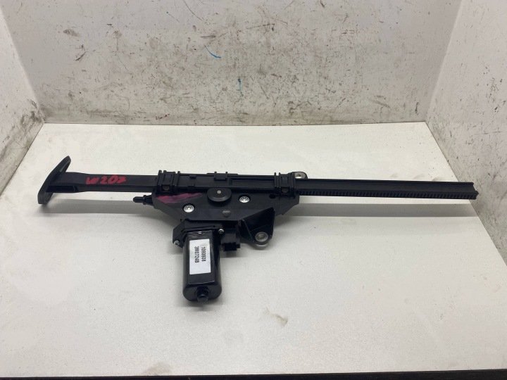 PODAJNIK OSSATURA Destra Anteriore MERCEDES E-KLASA C207 W207 A2078600282