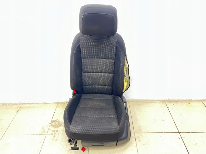 VW Touran III 2019 5TA seat left driver´s GRZANY KPL STOLIK EUROPA