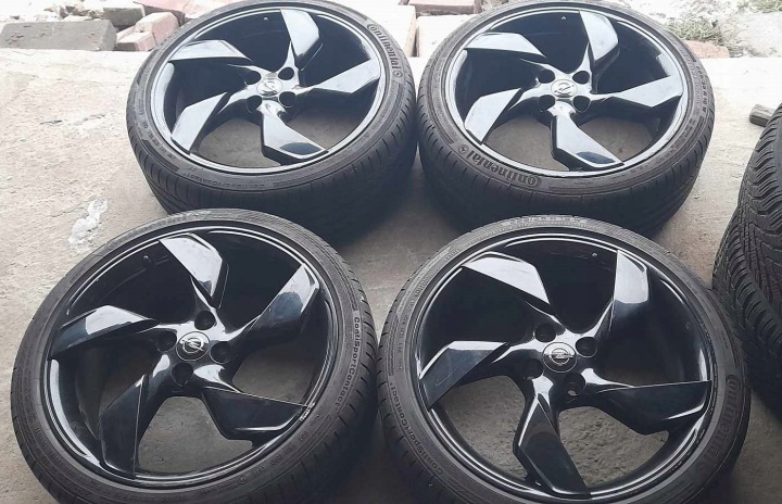 ruote OPEL ADAM KARL CORSA 7.5" x 18" 4x100 ET 47 CONTINENTAL 225/35R18 87W