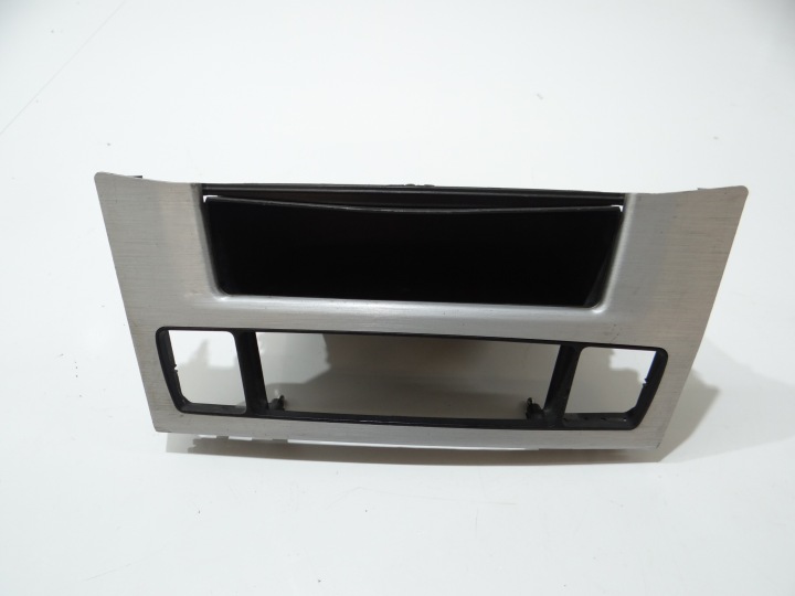 skříňka spolujezdce střední PANEL BMW E60 E61 69139391 (16588969)