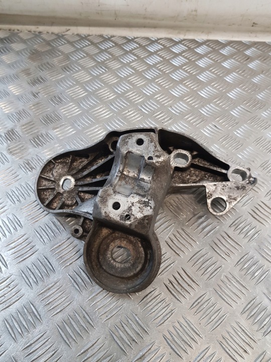 support holder of the engine left 4F0199351S AUDI A6 C6 3.2 V6