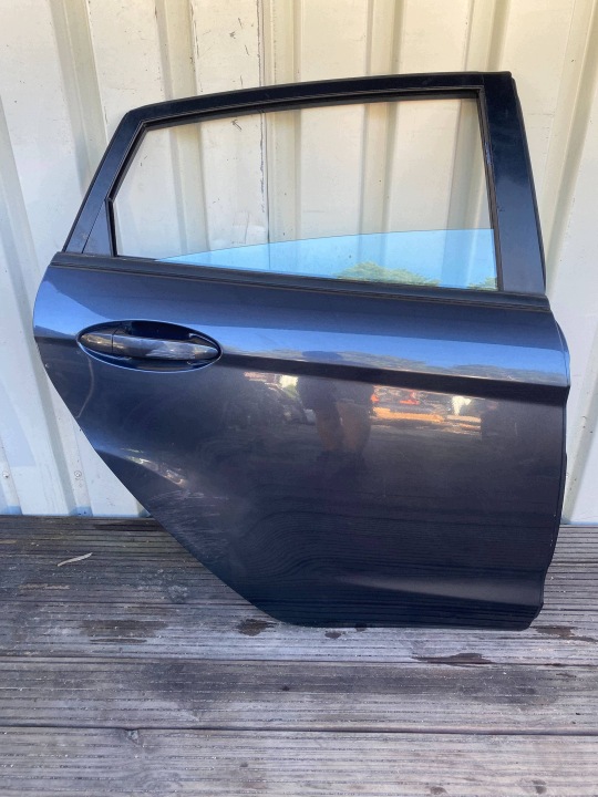 FORD FIESTA MK7 teljesen ajtó jobb hátsó hátsó szürke