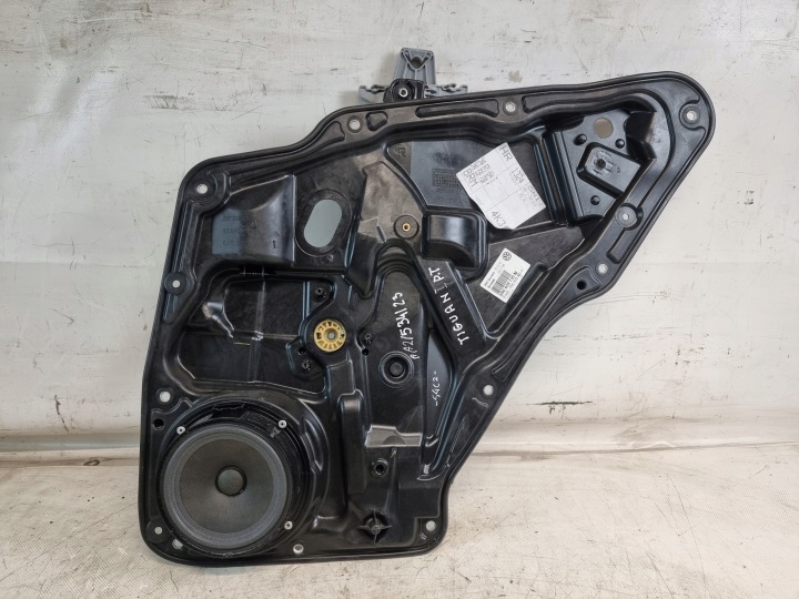 ablakemelő jobb hátsó OE 5N0839730M VW TIGUAN és 11r