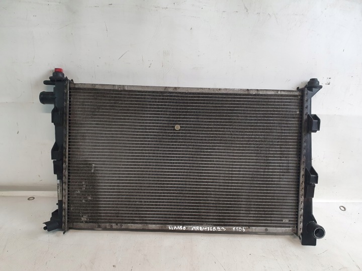 radiatore / raffreddatore OE A1685001702 MERCEDES VANEO W414 1.7CDI 01-04r.