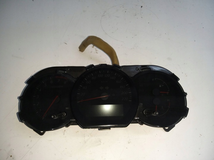 SUZUKI GRAND VITARA 2.0 2.4 BENZ Kombiinstrument Kombiinstrument PREDKOSCIOMIERZ 34110-79K10