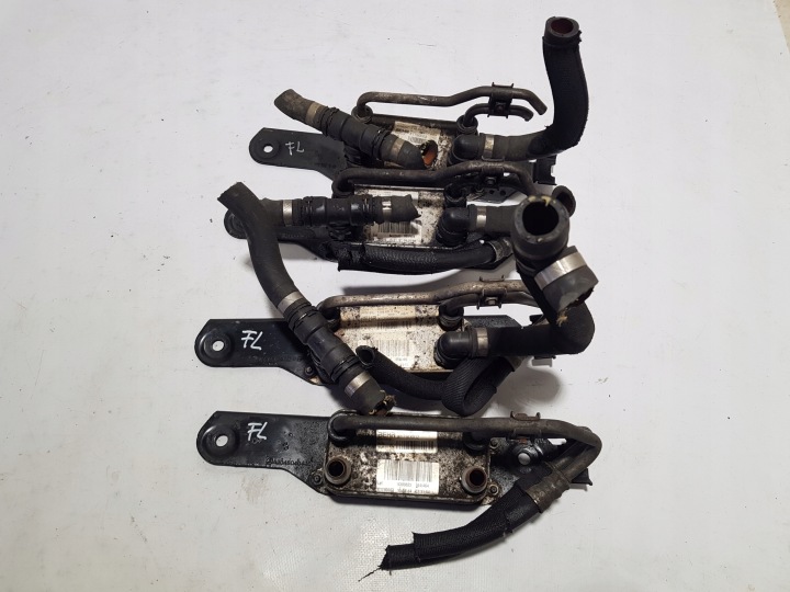 Radiatore olio motore usato MERCEDES W204 W212 W207 0995001100