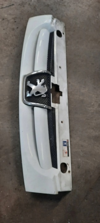 Calandre attrape PEUGEOT PARTNER