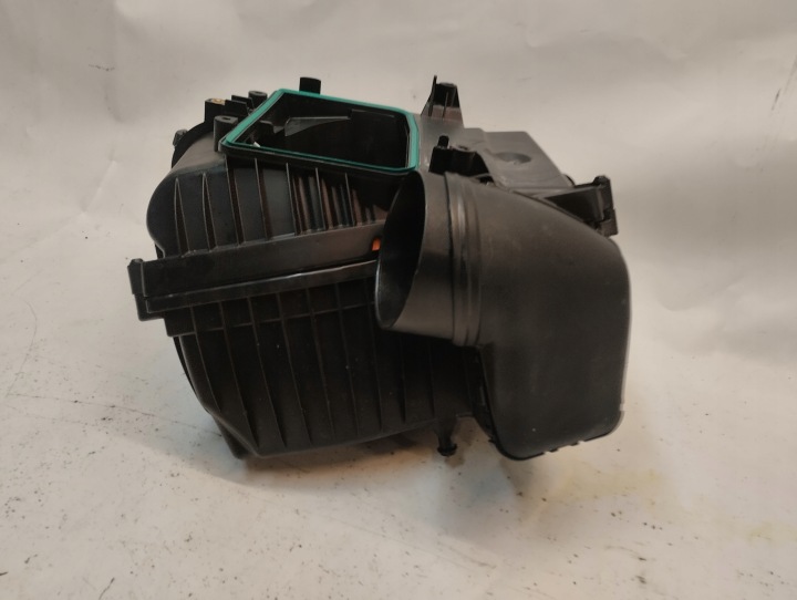 MERCEDES GLA W247 cover of a filter, air