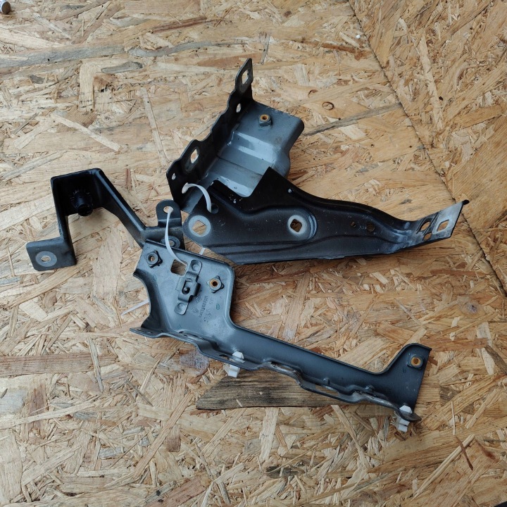 tartó sárvédöt eleje strona jobb Renault Clio V 641346272R