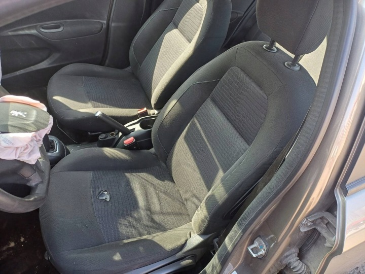 seats KOMPLET left right seat rear part + side PEUGEOT 301 and 301 sedan