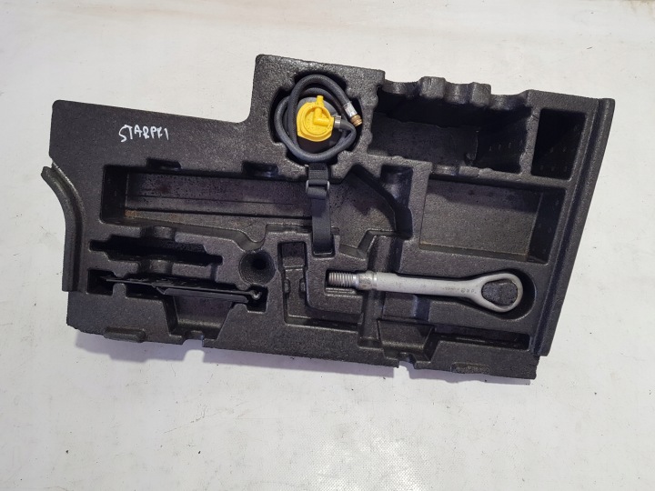 boot floor well polystirene PIANKA MERCEDES W212