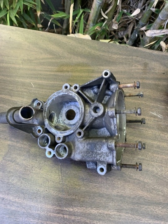 Boîtier thermostat MERCEDES W124 6062010001