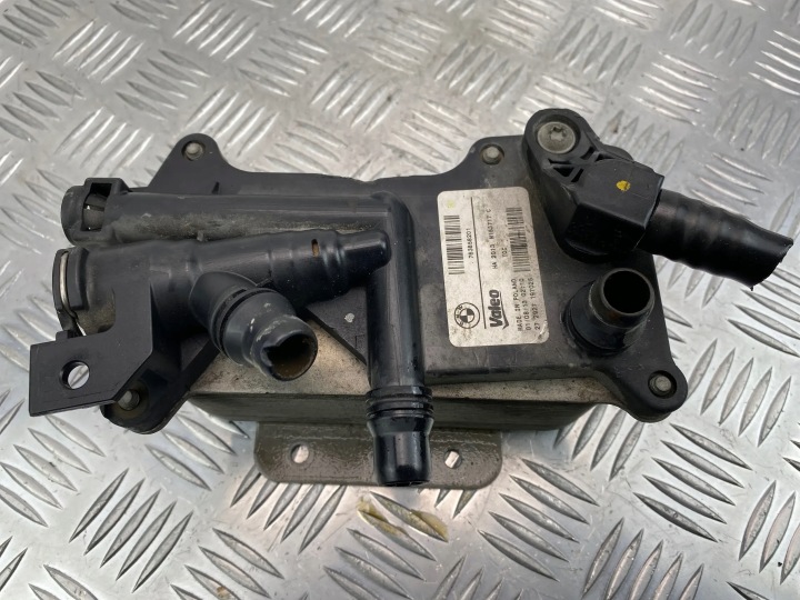 BMW 320i F30 F35 F31 520i F10 N20 2.0 radiatore olio 763858201