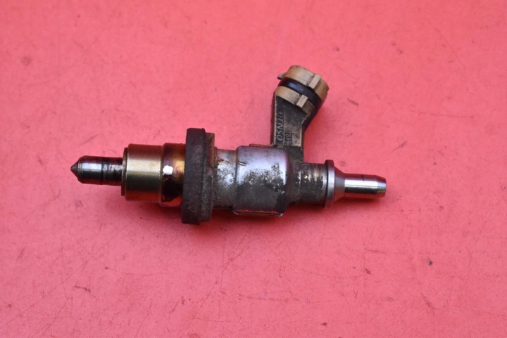 nozzle injector 26710-26011 TOYOTA AVENSIS T27 2.2 D-4D 150 KM 09-11