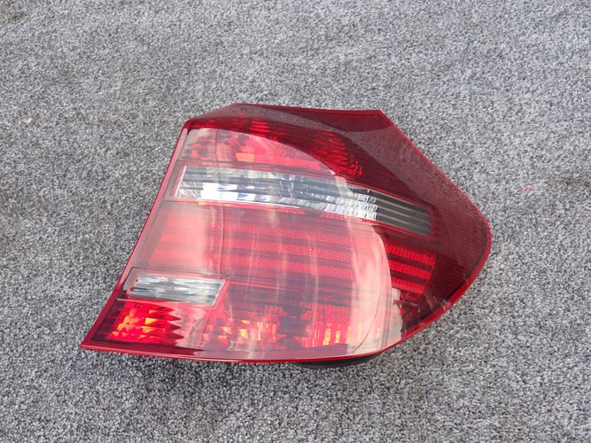 BMW E87 1 LIFT 06-10 light right rear rear part CIEMNA