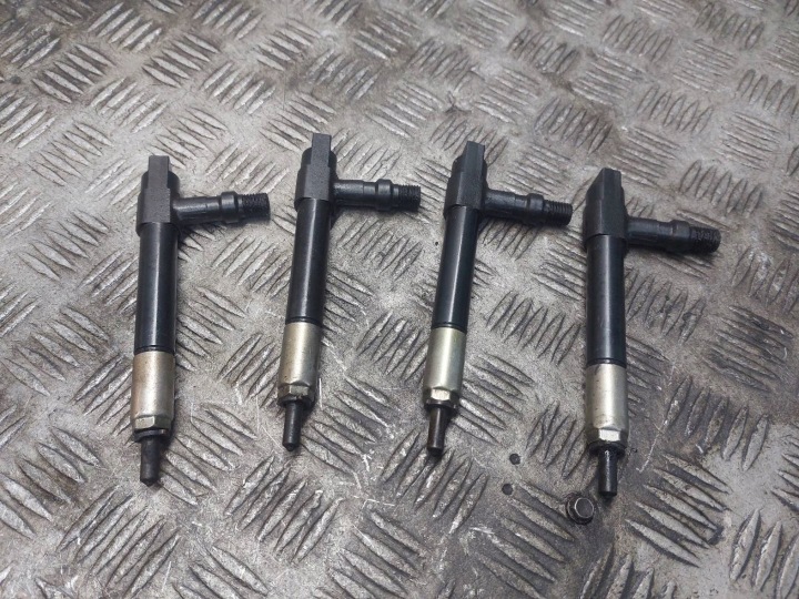 Einspritzdüse Einspritzdüse Pumpe-Düse-Einheit STERUJACY CENA ZA KPL 4SZT MAZDA 323F BJ 6960