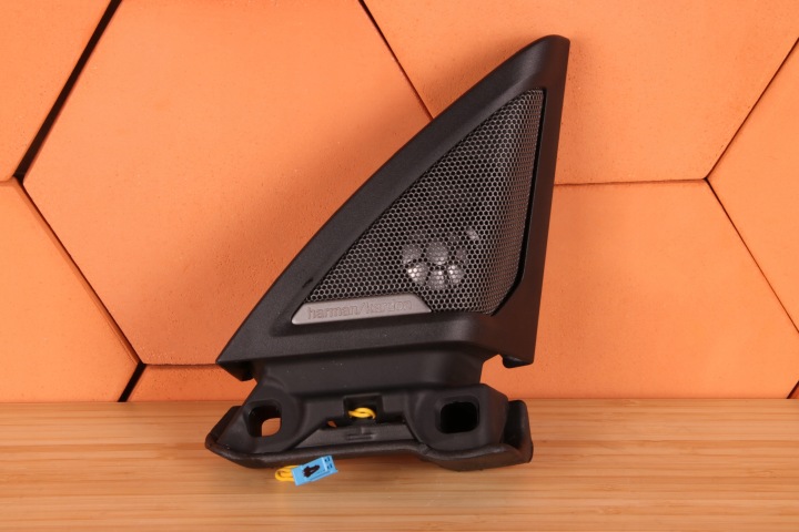 BMW G42 krycí repráku pravá HARMAN 9474660