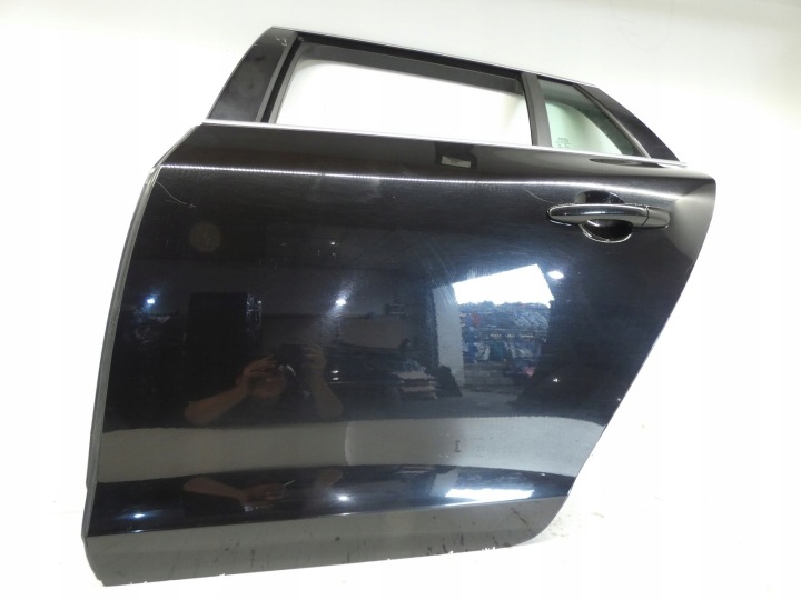 dvere ľavý zadok Ľavé zadné VOLVO V60 a LIFT 13-17R ONYX BLACK LAKIER 717