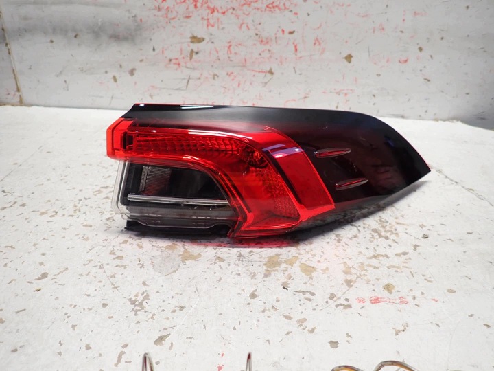 fanale faro posteriore posteriore destro TOYOTA COROLLA E21 berlina 2019- 81550-02D11