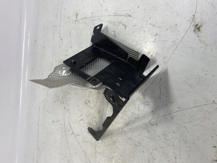 holder bracket WYMIENNIKA CIEPLA VW PASSAT B8 LIFT 3Q0819013J