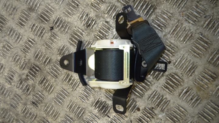NISSAN QASHQAI J10+2 tension belt safety rear part the centre 88854ey10a