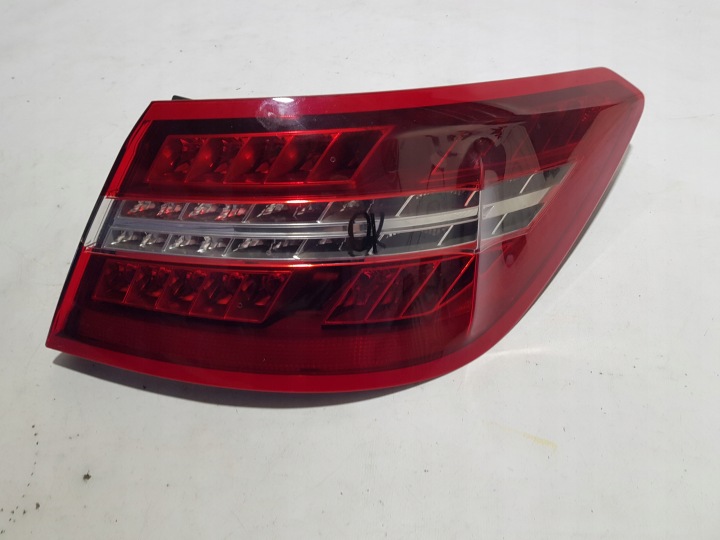 MERCEDES E COUPE CABRIO W207 C207 Licht rechts heck hinten links LED 2079060258