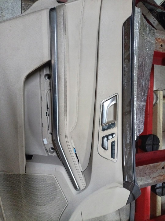 Bok dvere predok ľavá strana Mercedes W212 facelift 2014