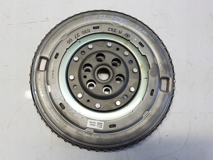 MERCEDES W177 1.3 Hybryd wheel flywheel clutch A2820302700