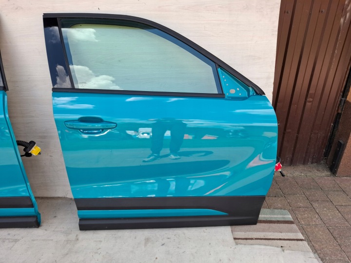 OPEL MOKKA B II LIFT dveře pravý předek 25r TROPICAL GREEN