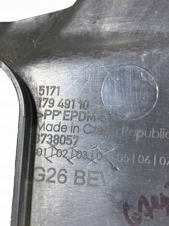 BMW i4 Vänster sida Front chassi täcker 8738057 7