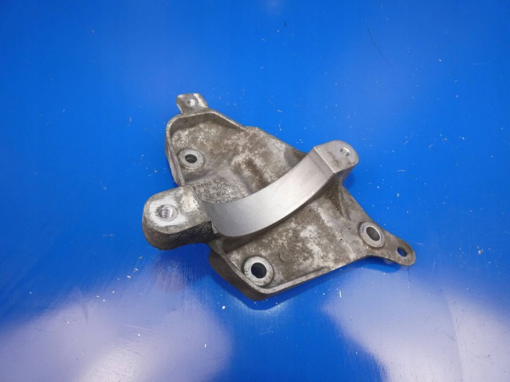VOLVO XC90 II XC60 II 2.0 T8 holder holder engine mount