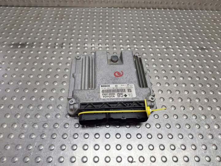 Bedienteil Computer DES MOTORS TOYOTA YARIS AURIS 1.4D4D 0281017134 89661-0DG50