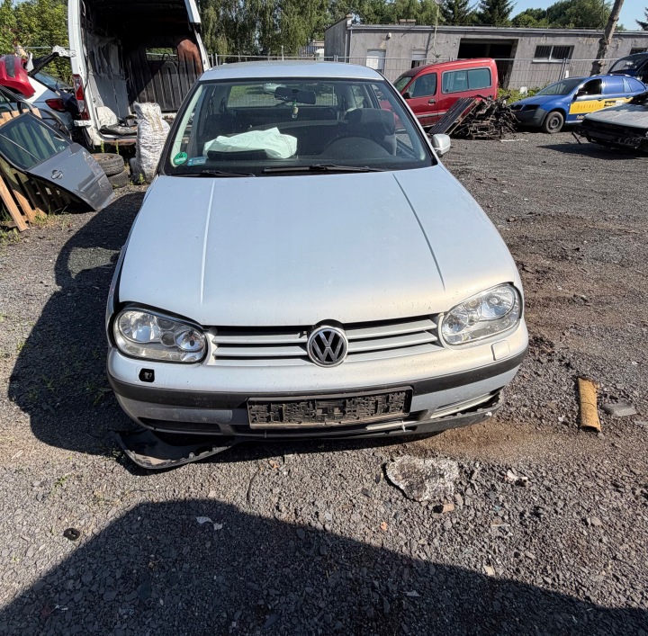 VW Golf IV első bal sárvédő LB7Z 13