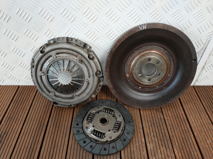 VW UP LIFT 16-23 1.0 MPI clutch disc pressure plate 03D141025D KOMPLET OE