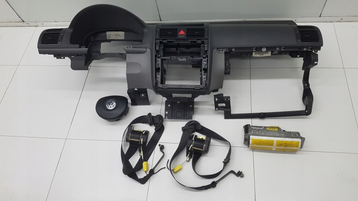 dashboard instrument panel VOLKSWAGEN TOURAN 1